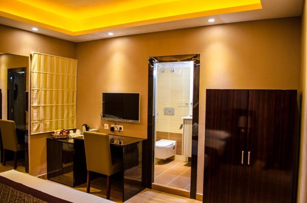 Hotel Comfotel Kalküta Dış mekan fotoğraf