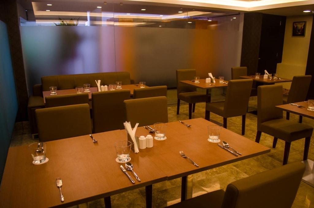 Hotel Comfotel Kalküta Dış mekan fotoğraf