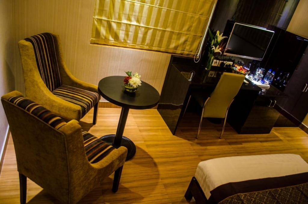 Hotel Comfotel Kalküta Dış mekan fotoğraf