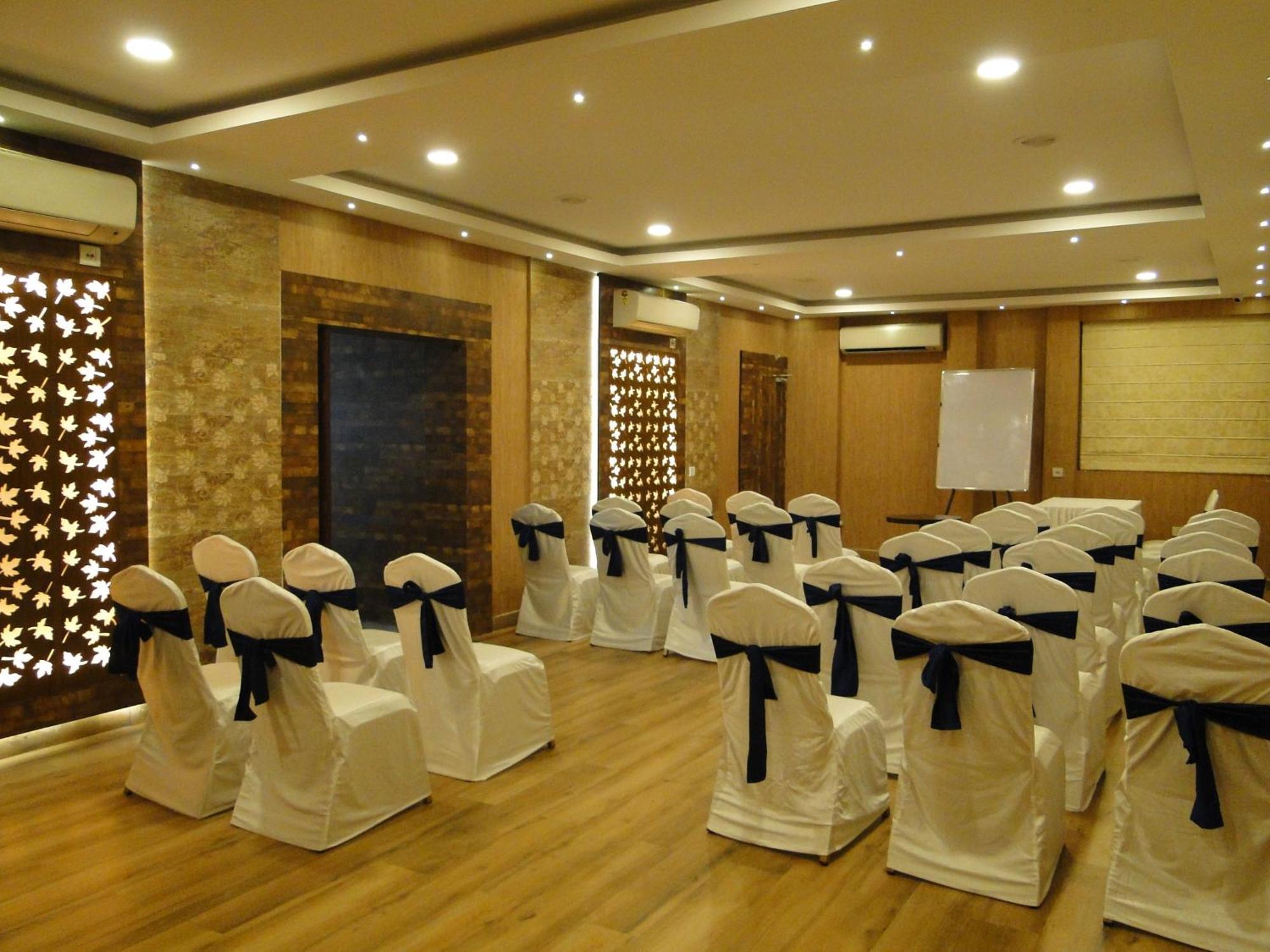 Hotel Comfotel Kalküta Dış mekan fotoğraf