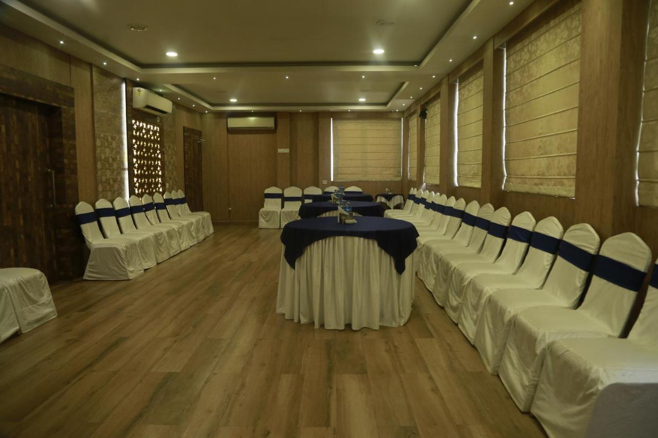 Hotel Comfotel Kalküta Dış mekan fotoğraf